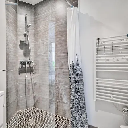 Superb 1br Flat 2min Walk From The Metro Station Paris