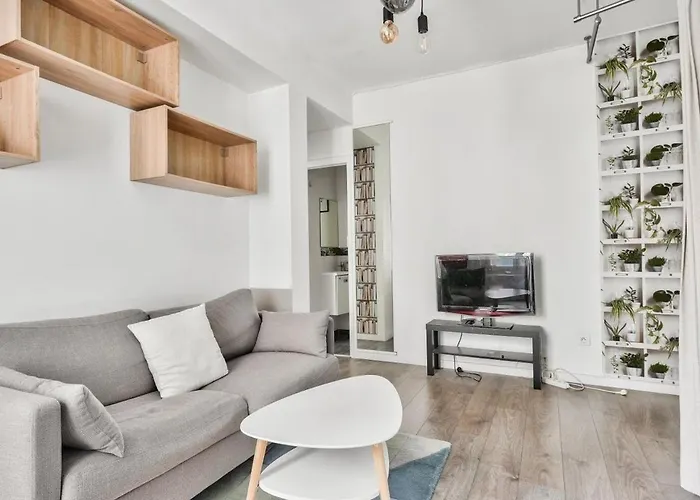 Superb 1Br Flat 2Min Walk From The Metro Station