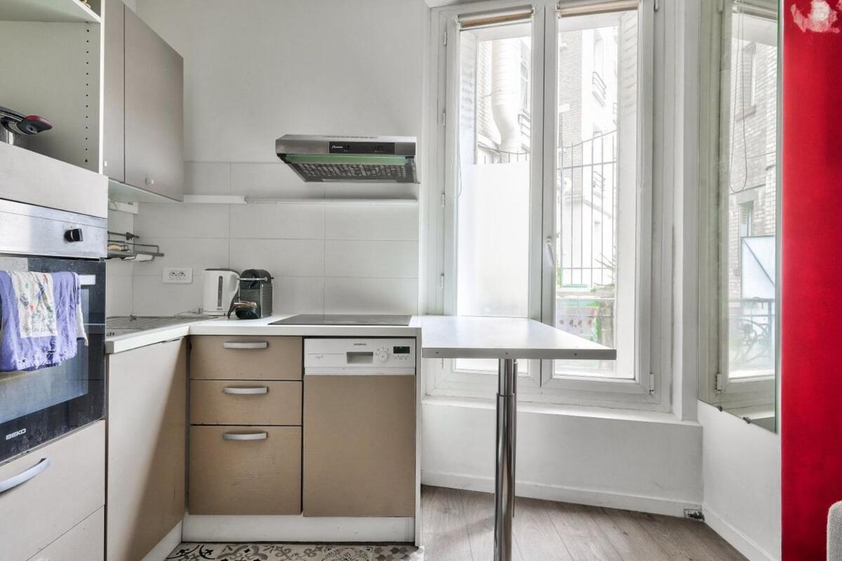Appartamento Superb 1br Flat 2min Walk From The Metro Station Parigi